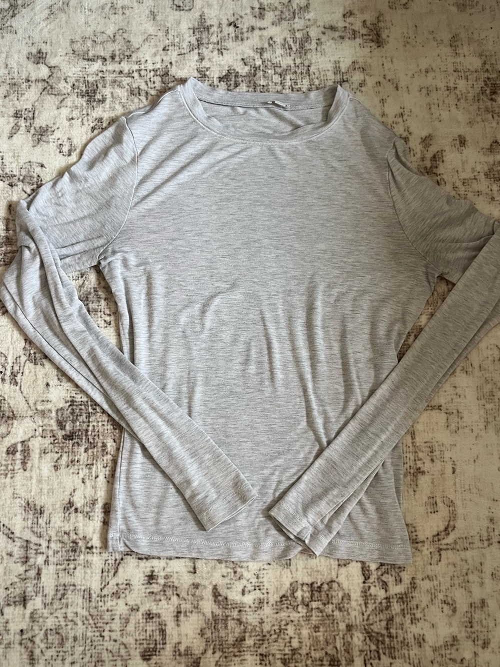 🤍 Garage Light Heather Grey Long Sleeve Crewneck Top – Size Medium